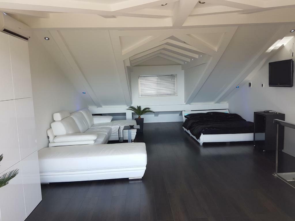 Penthouse Jacuzzi & Pool Apartmants Οπατία Εξωτερικό φωτογραφία